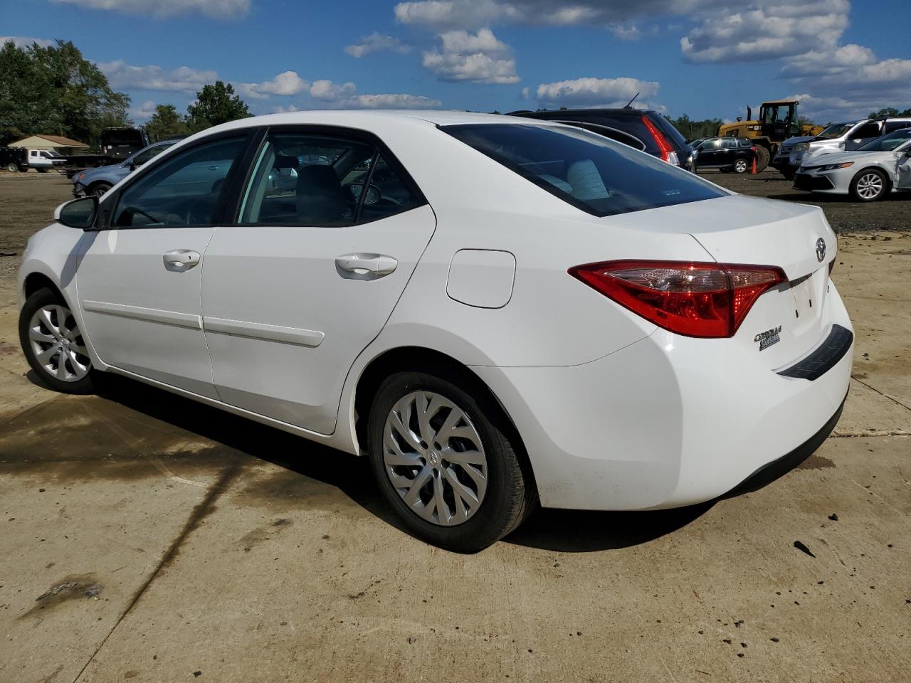 Image 2 of 2019 TOYOTA COROLLA L 2019 with VIN 2T1BURHE2KC193634