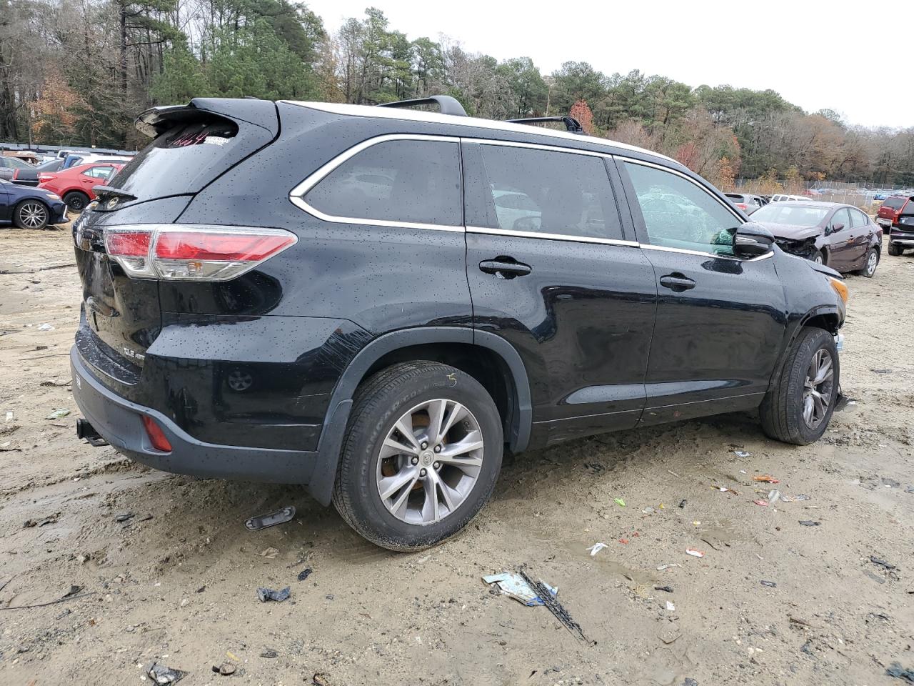 Image 3 of 2015 TOYOTA HIGHLANDER XLE 2015 with VIN 5TDJKRFH3FS074468