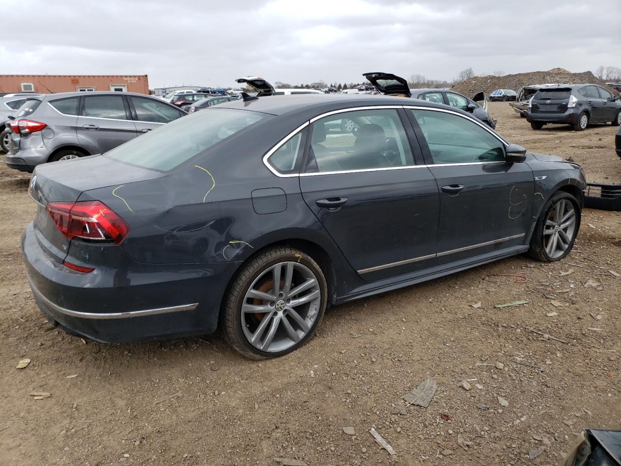 Изображение 3 2017 VOLKSWAGEN PASSAT R-LINE 2017 с VIN 1VWDT7A3XHC033850
