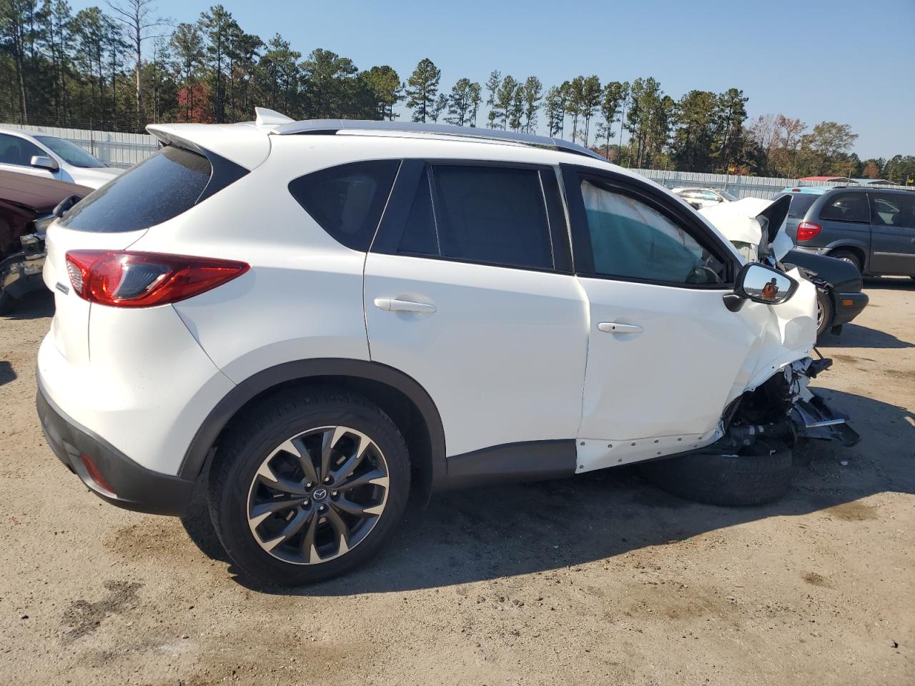 Obraz 3 z 2016 MAZDA CX-5 GT 2016 z VIN JM3KE2DY5G0864663