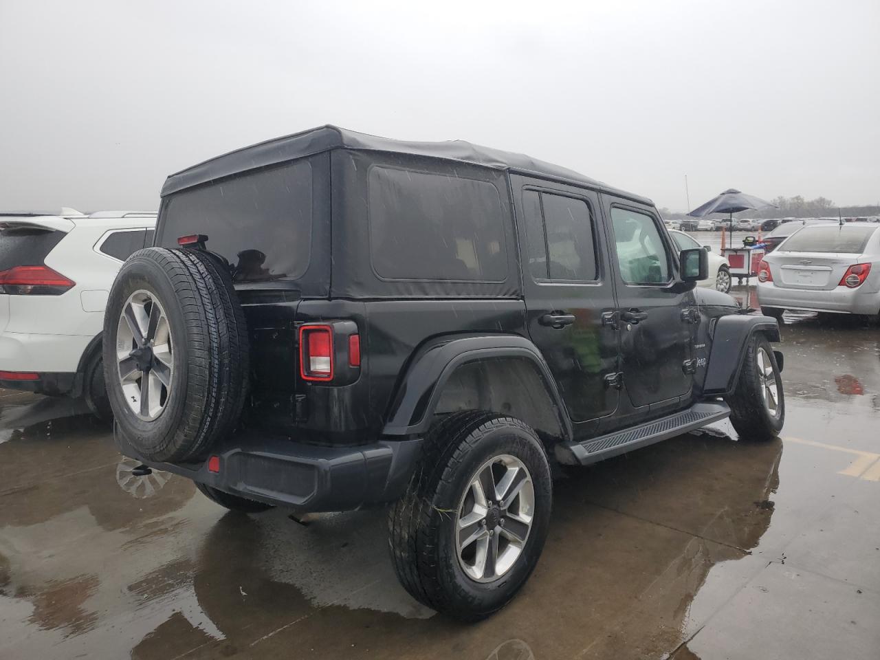 Image 3 of 2020 JEEP WRANGLER UNLIMITED SAHARA 2020 with VIN 1C4HJXEN6LW159586