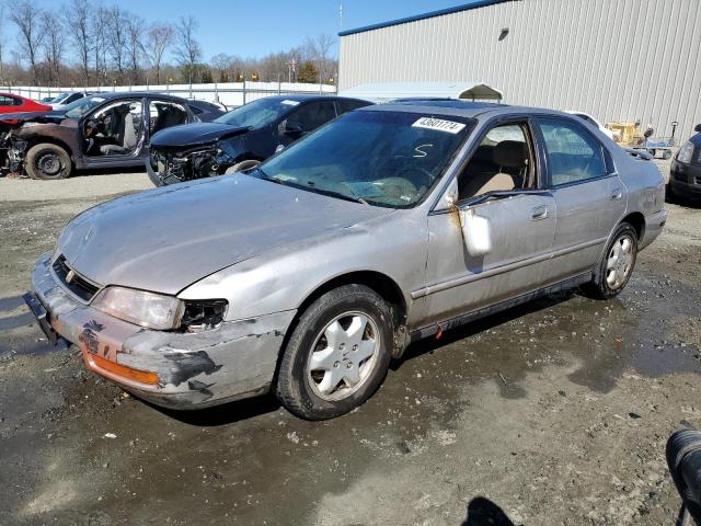 Obraz 1 z 1996 HONDA ACCORD EX 1996 z VIN 1HGCE6670TA008945