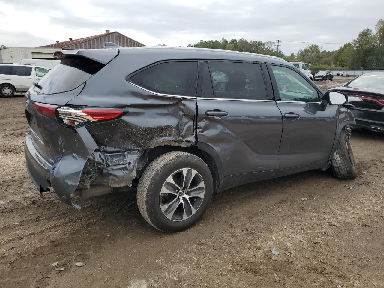 Изображение 3 2021 TOYOTA HIGHLANDER XLE 2021 с VIN 5TDGZRAH0MS516701