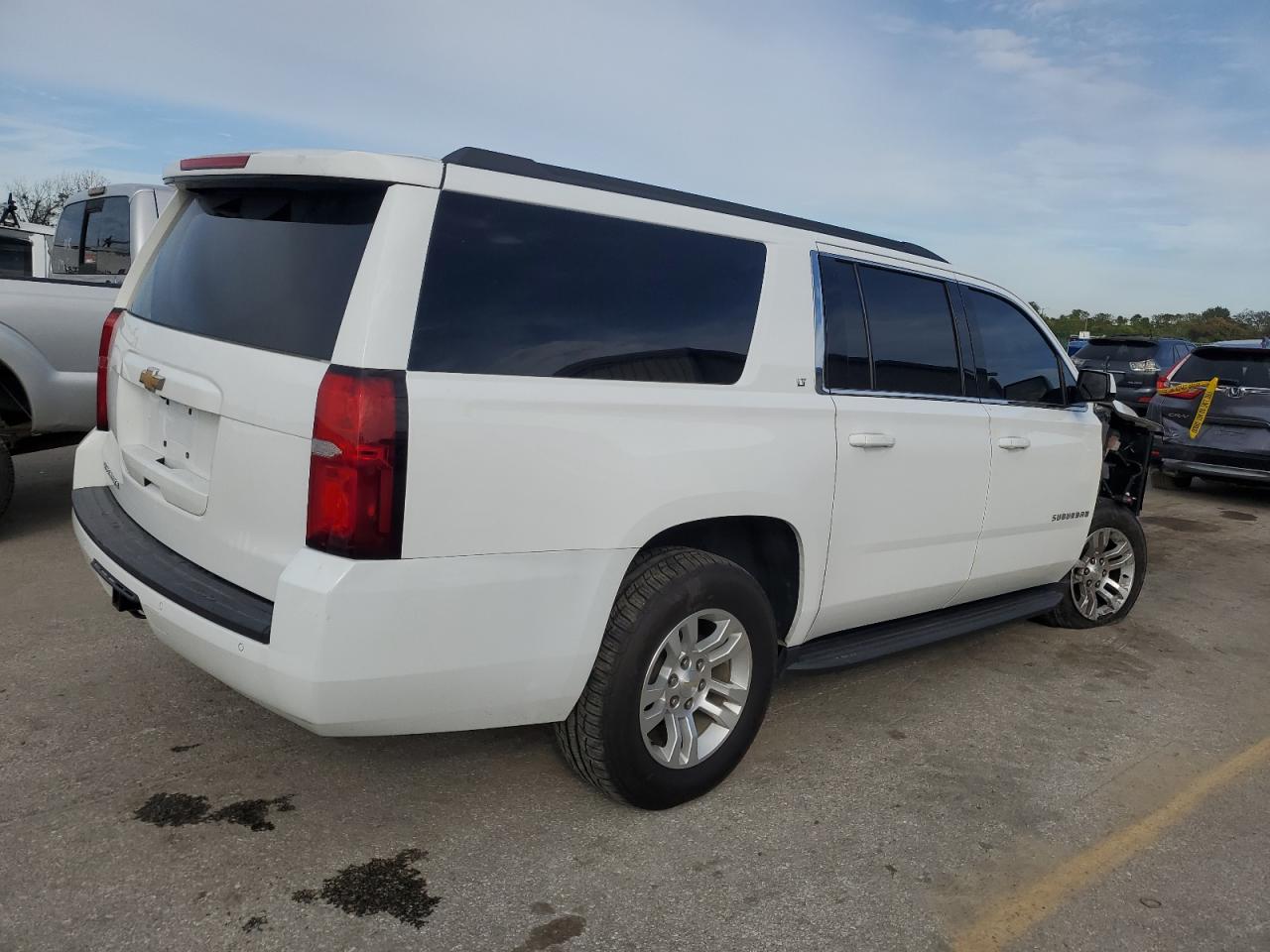 Image 3 of 2019 CHEVROLET SUBURBAN K1500 LT 2019 with VIN 1GNSKHKC8KR207816