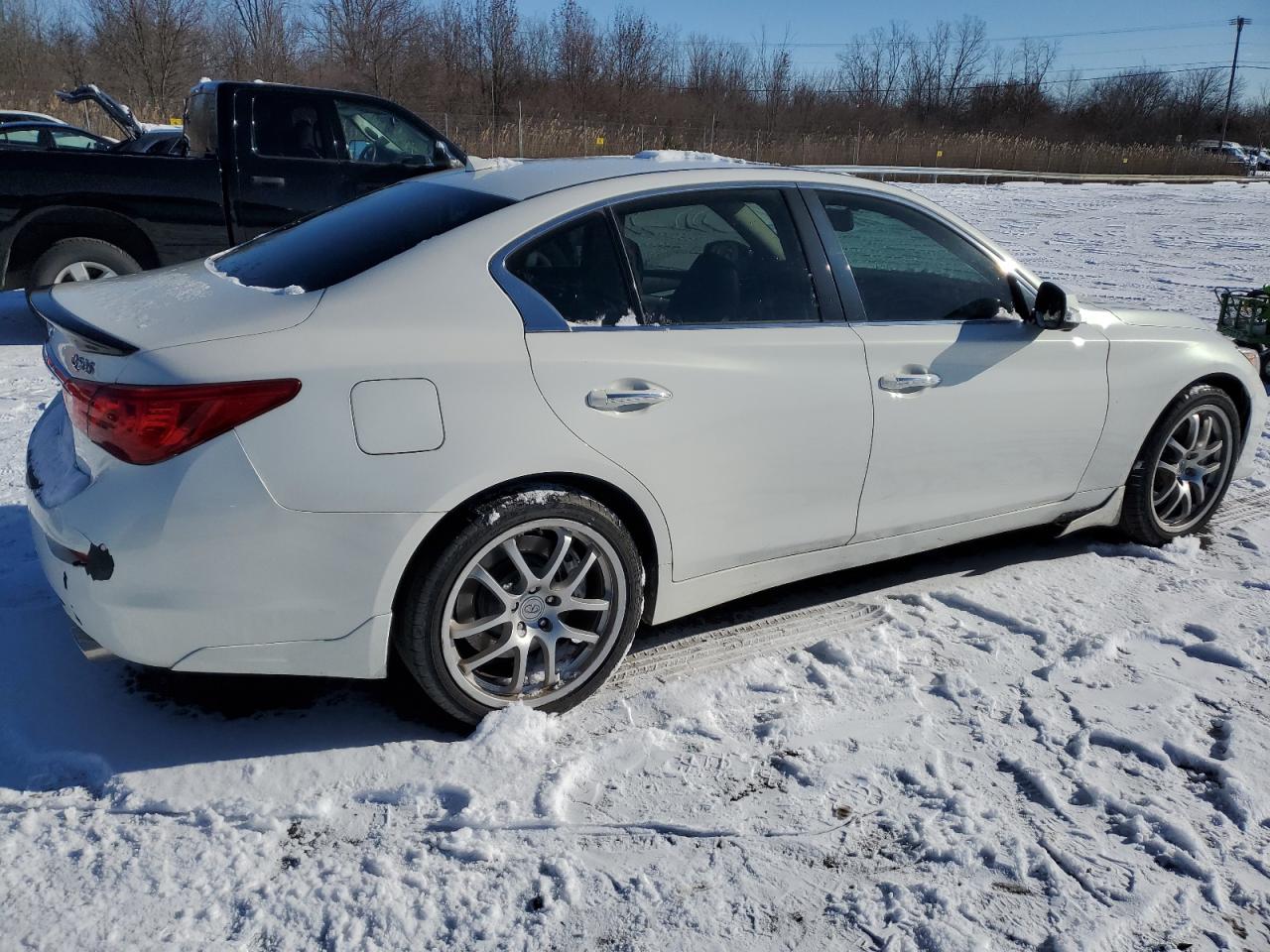 Изображение 3 Infiniti Q50 Base 2015 с VIN JN1BV7AR6FM394415
