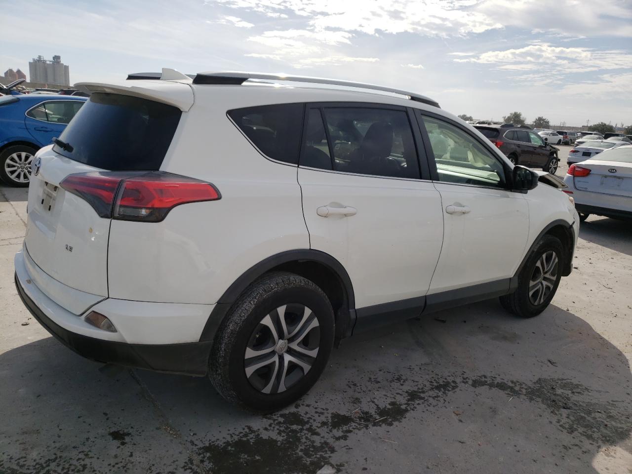 Изображение 3 2017 TOYOTA RAV4 LE 2017 с VIN JTMZFREV8HJ108838