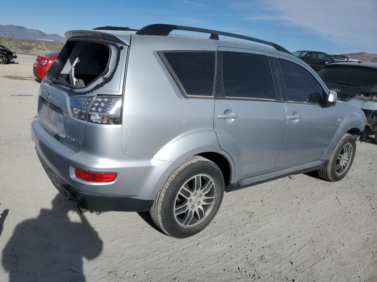 Image 3 of 2011 MITSUBISHI OUTLANDER ES 2011 with VIN JA4AS2AW1BU022608