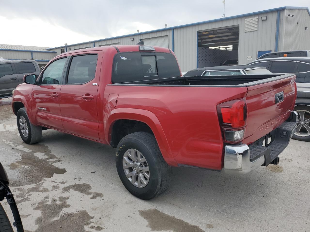 Image 2 of Toyota Tacoma Double Cab 2018 with VIN 3TMAZ5CN1JM066621
