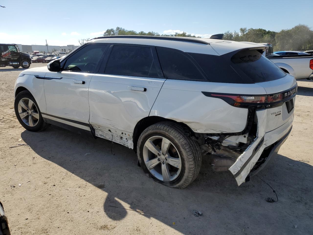 Obraz 2 z 2018 LAND ROVER RANGE ROVER VELAR S 2018 z VIN SALYB2RX7JA772184