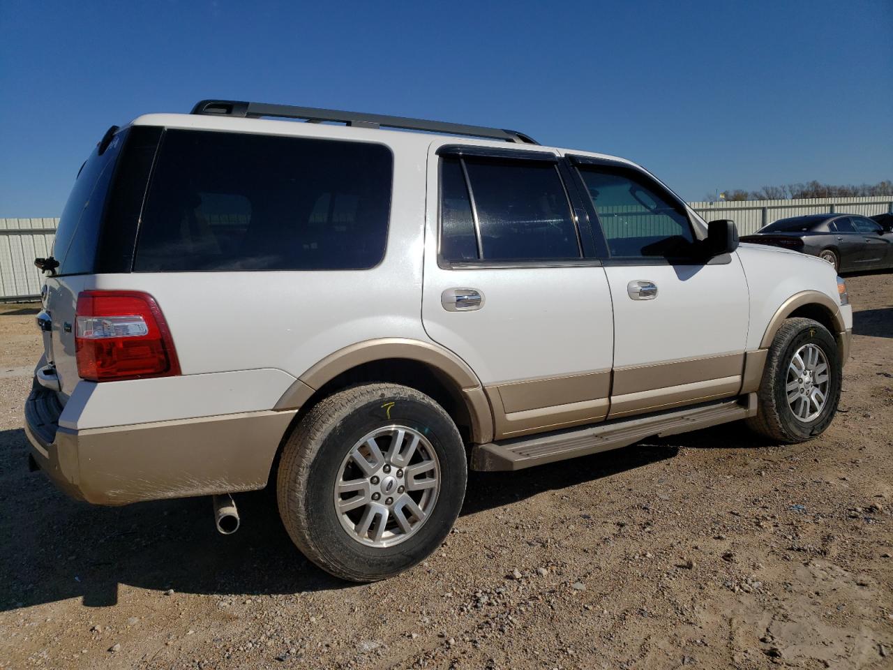 Image 3 of 2014 FORD EXPEDITION XLT 2014 with VIN 1FMJU1H50EEF46429