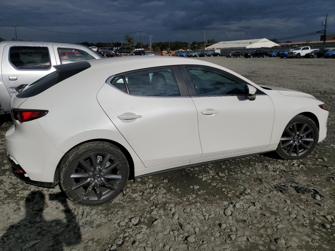 Image 3 of 2023 MAZDA 3 SELECT 2023 with VIN JM1BPAKM1P1618572
