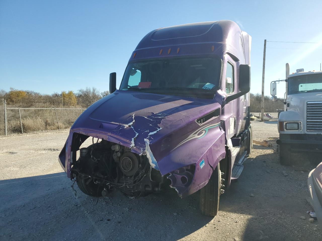 Image 2 of 2020 FREIGHTLINER CASCADIA 126  2020 with VIN 3AKJHHDR7LSLK0078