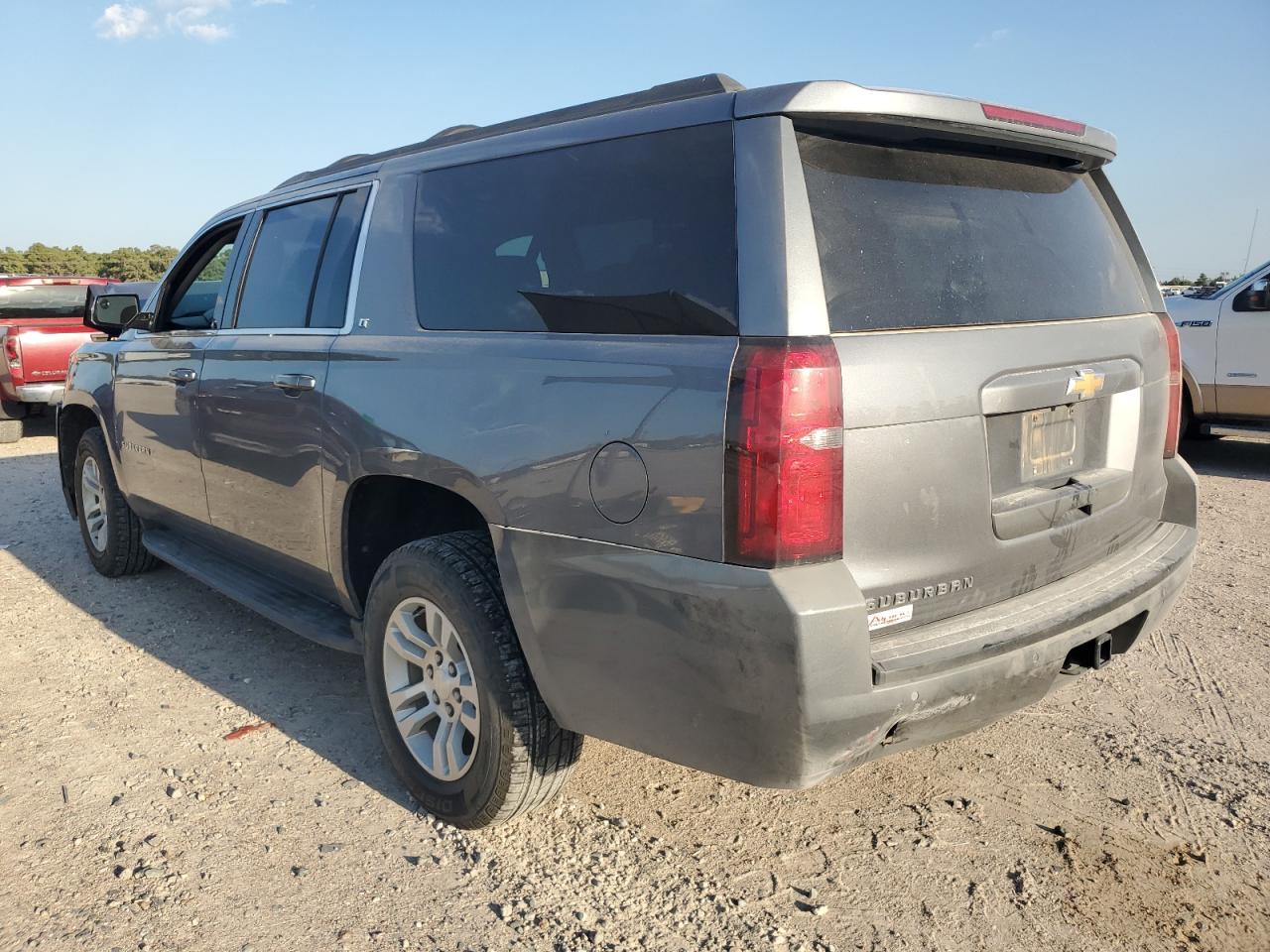 Image 2 of 2019 CHEVROLET SUBURBAN K1500 LT 2019 with VIN 1GNSKHKC5KR345717