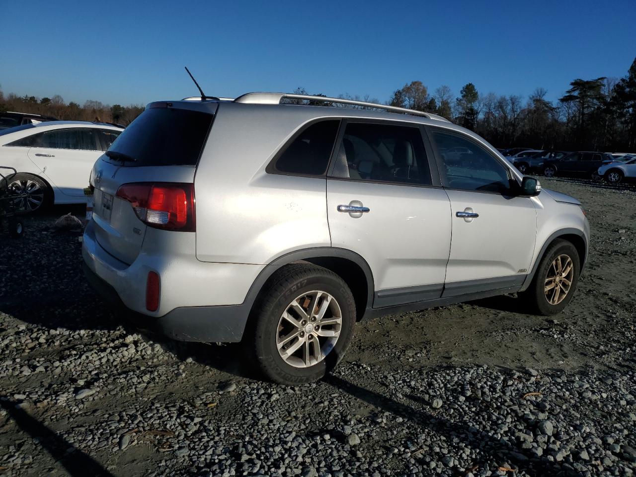 Image 3 of 2015 KIA SORENTO LX 2015 with VIN 5XYKTDA77FG594849