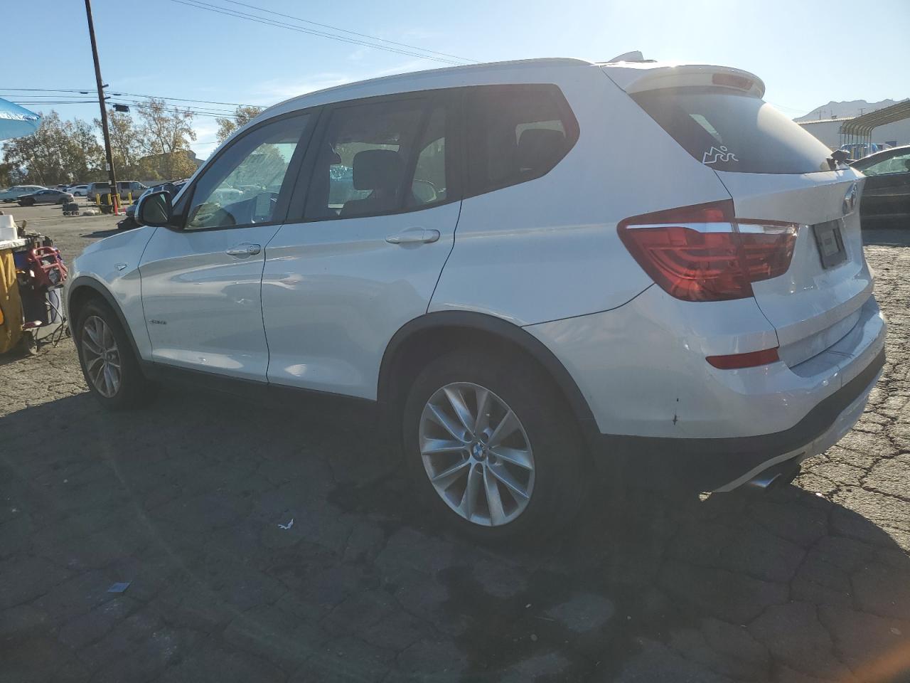 Obraz 2 z 2015 BMW X3 SDRIVE28I 2015 z VIN 5UXWZ7C50F0F75967