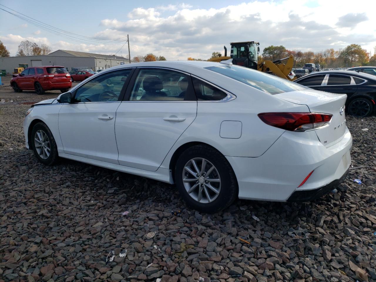 Image 2 of Hyundai Sonata Se 2018 with VIN 5NPE24AF5JH706184