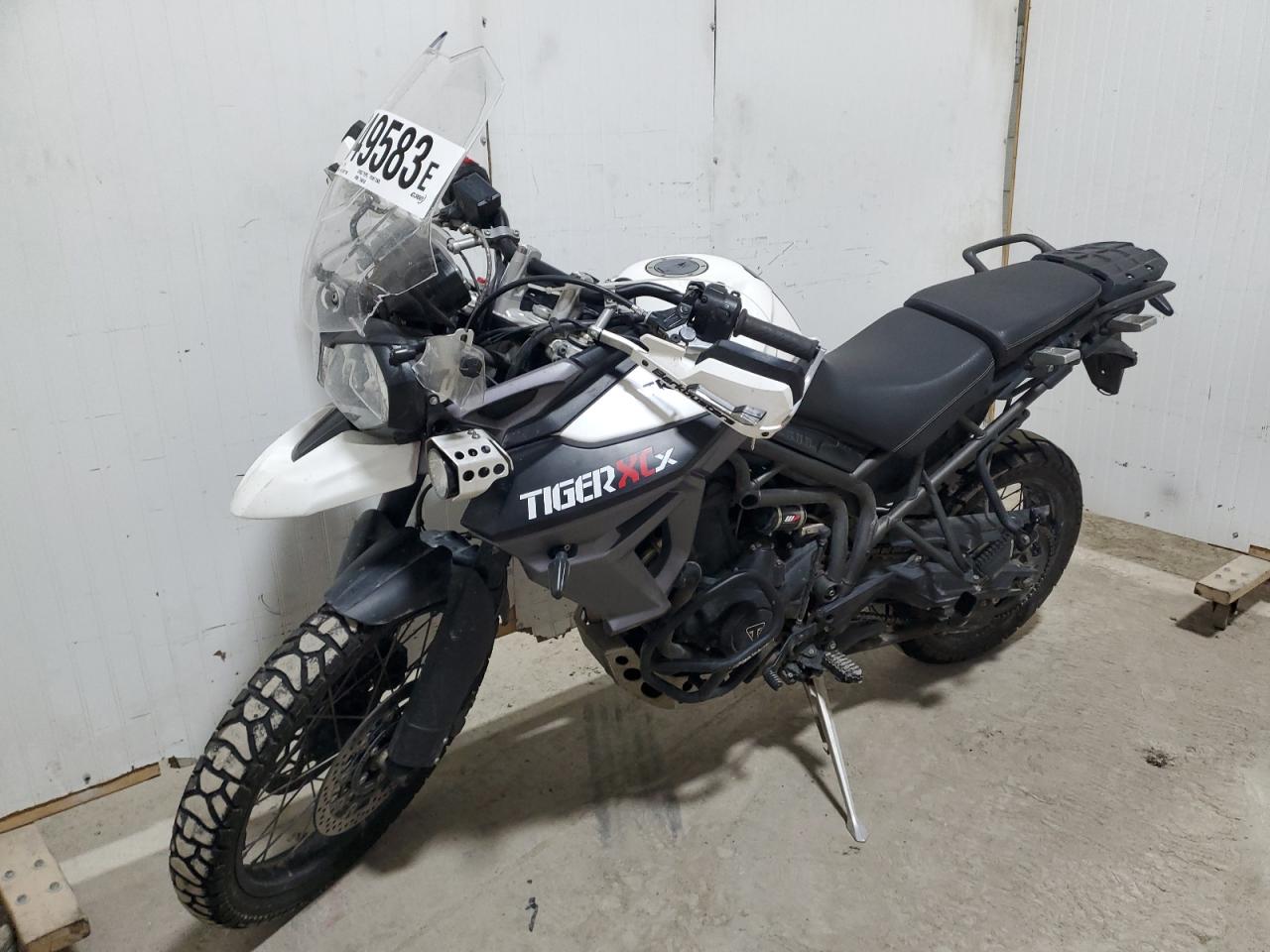 Image 2 of 2016 TRIUMPH MOTORCYCLE TIGER 800XCX 2016 with VIN SMTE07BF7GT740168