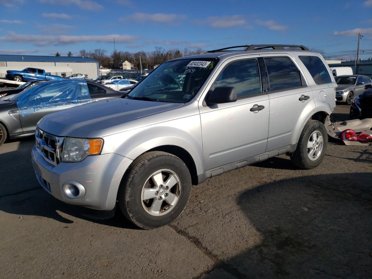 Изображение 1 2010 FORD ESCAPE XLS 2010 с VIN 1FMCU0C74AKB35977
