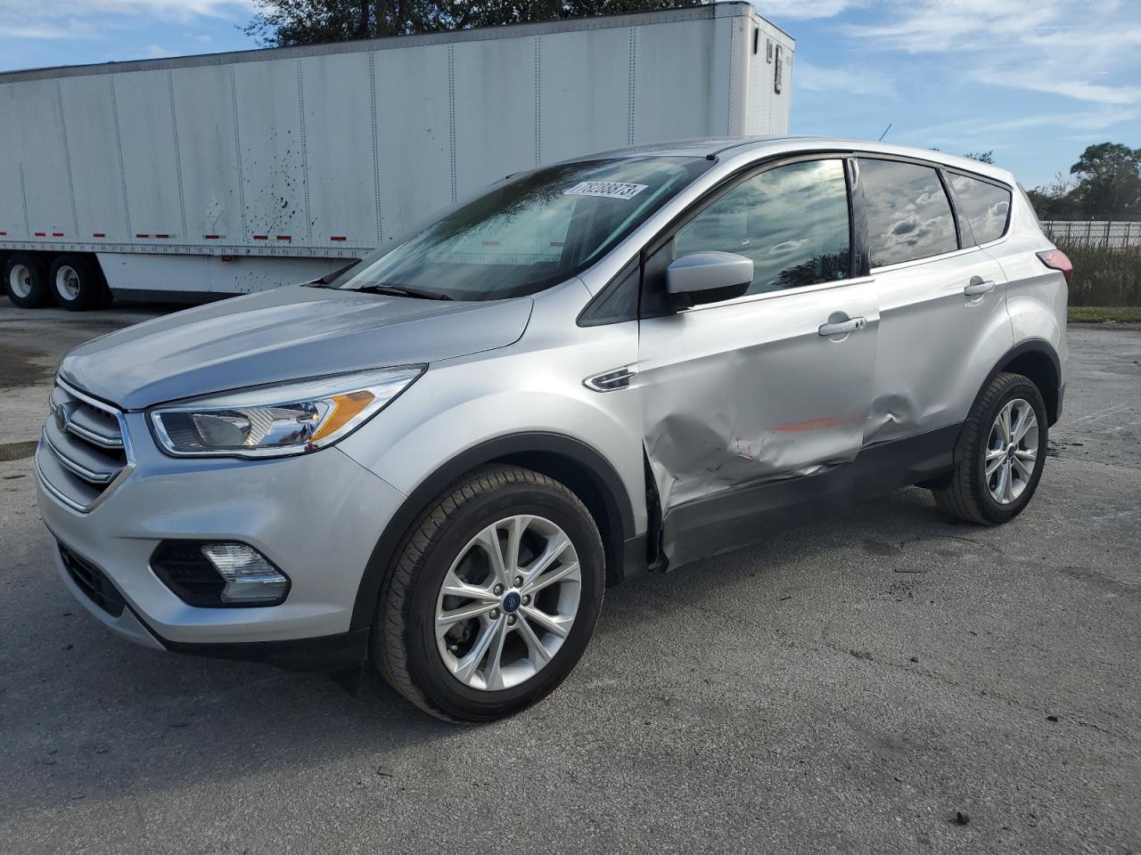 Изображение 1 2019 FORD ESCAPE SE 2019 с VIN 1FMCU0GD4KUB08879