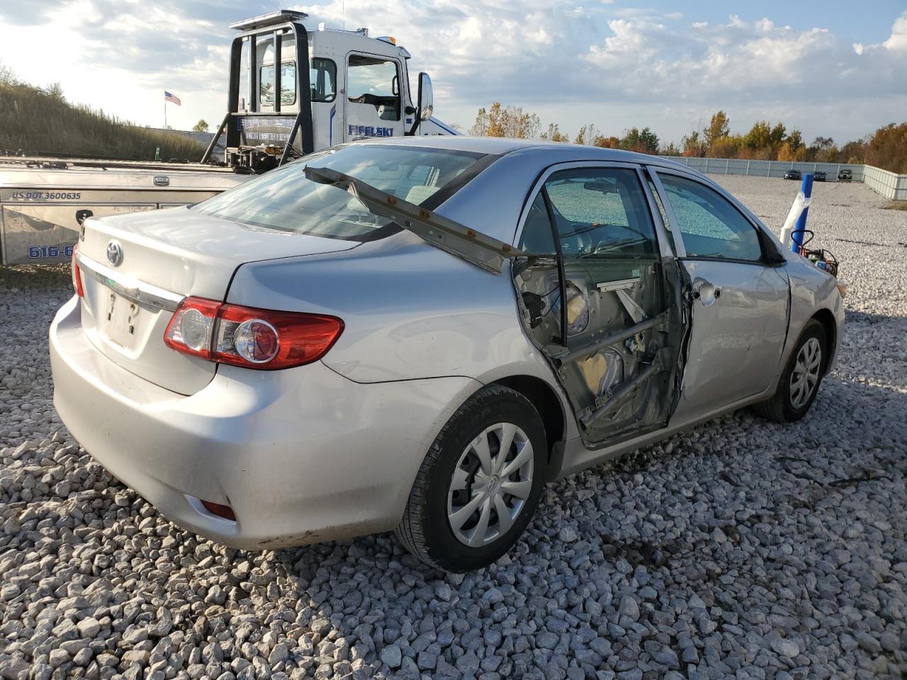 Изображение 3 2011 TOYOTA COROLLA BASE 2011 с VIN 2T1BU4EE5BC710917