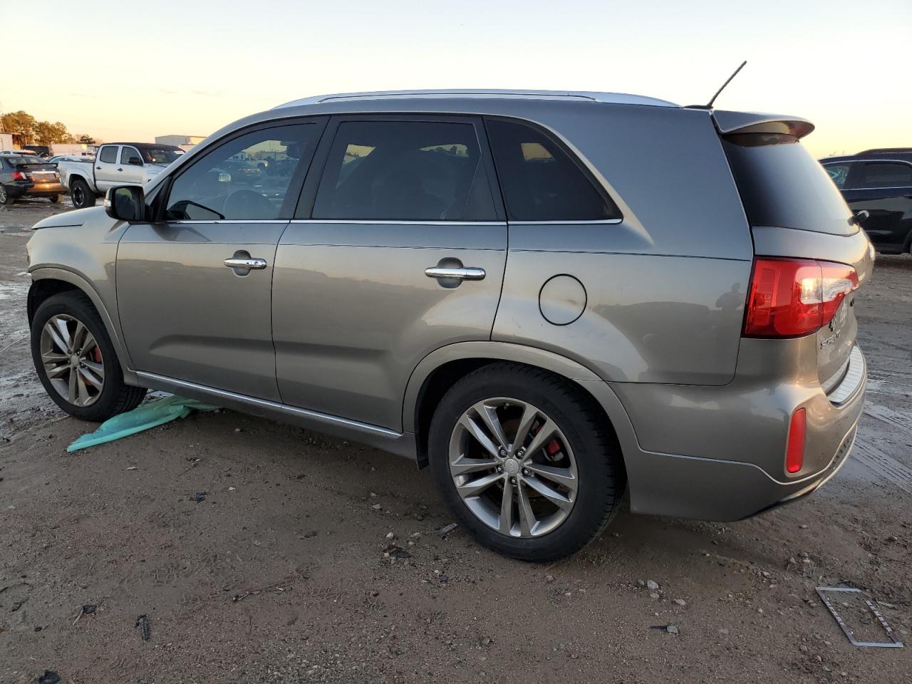 Image 2 of 2015 KIA SORENTO SX 2015 with VIN 5XYKW4A78FG635643