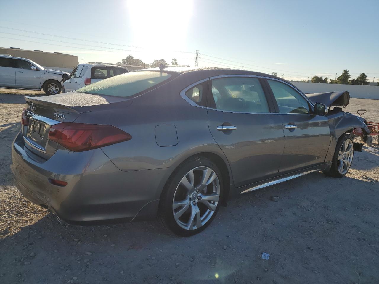 Image 3 of 2019 INFINITI Q70L 3.7 LUXE 2019 with VIN JN1BY1PP7KM685204