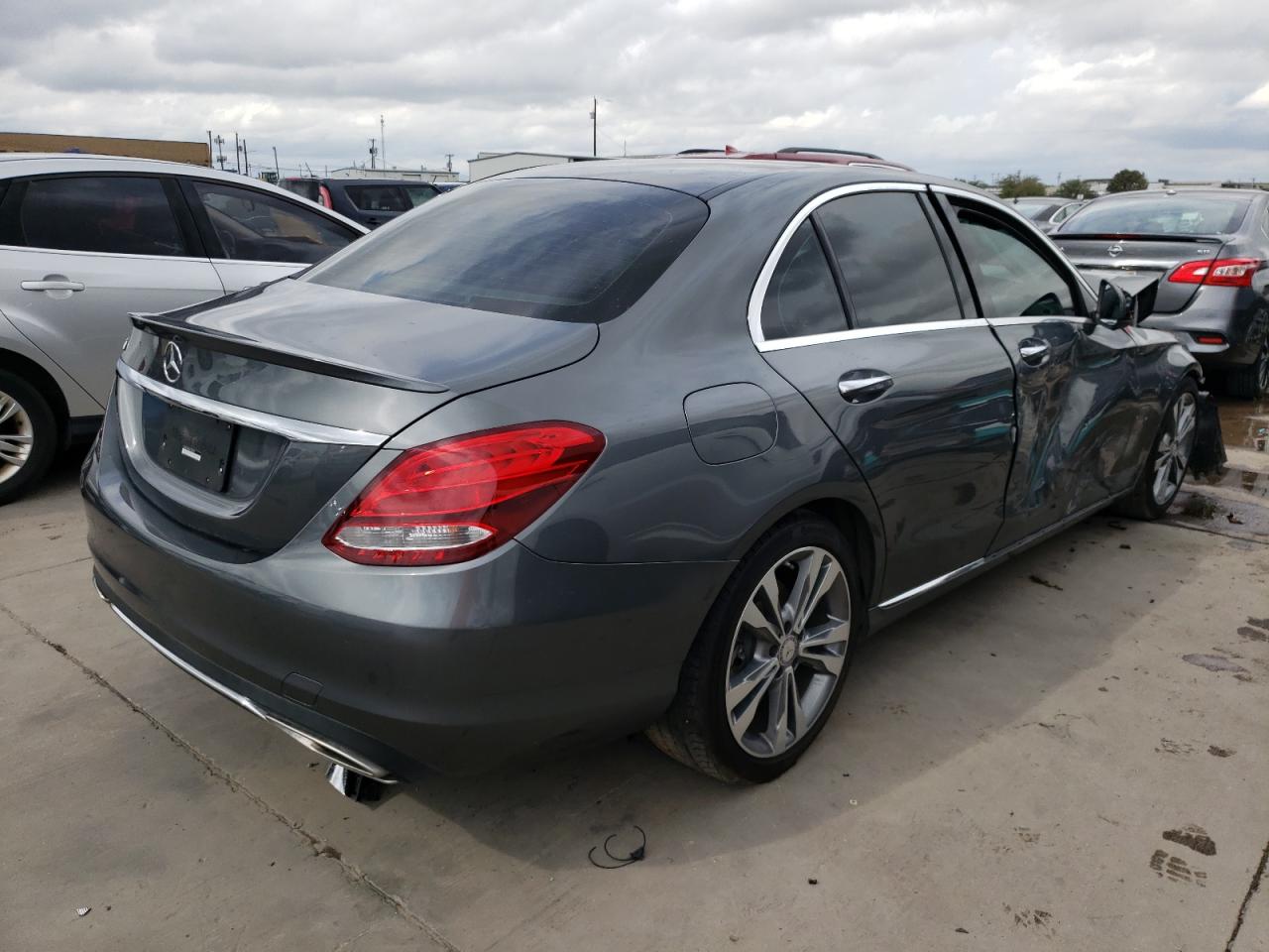 Obraz 3 z 2017 MERCEDES-BENZ C 300 2017 z VIN 55SWF4JB9HU188576