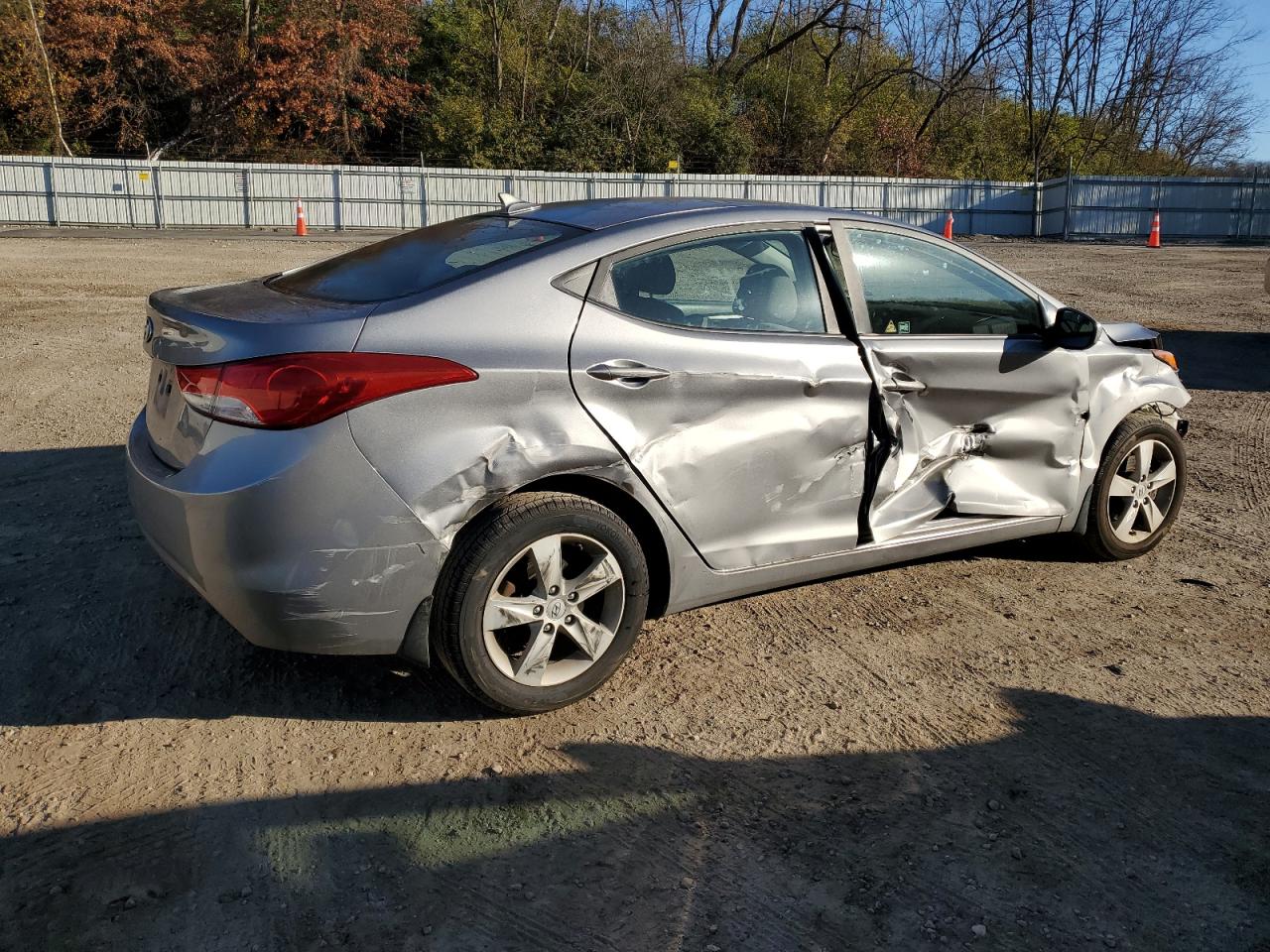 Image 3 of 2013 HYUNDAI ELANTRA GLS 2013 with VIN KMHDH4AEXDU893350