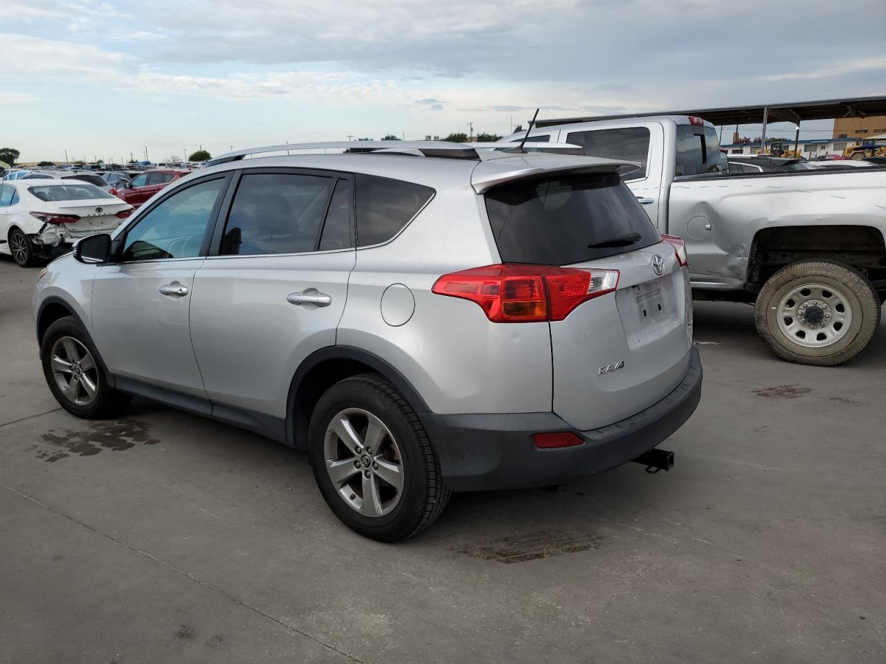 Изображение 2 2015 TOYOTA RAV4 XLE 2015 с VIN JTMWFREVXFJ038100