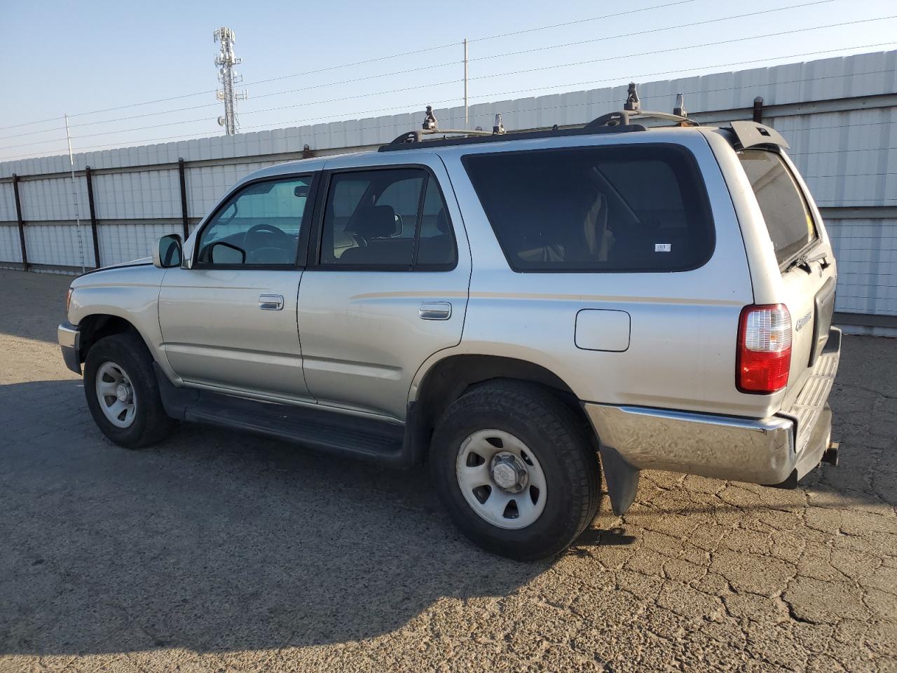 Image 2 of 2001 TOYOTA 4RUNNER SR5 2001 with VIN JT3GN86R810183321