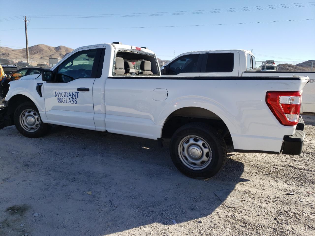 Obraz 2 z 2021 FORD F150  2021 z VIN 1FTMF1CB3MKD82800