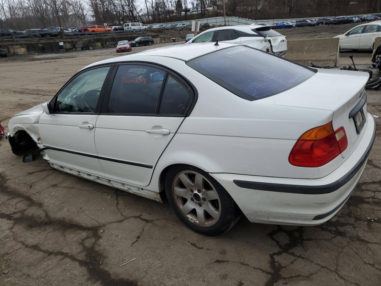 Image 2 of 2000 BMW 323 I 2000 with VIN WBAAM3347YFP76009