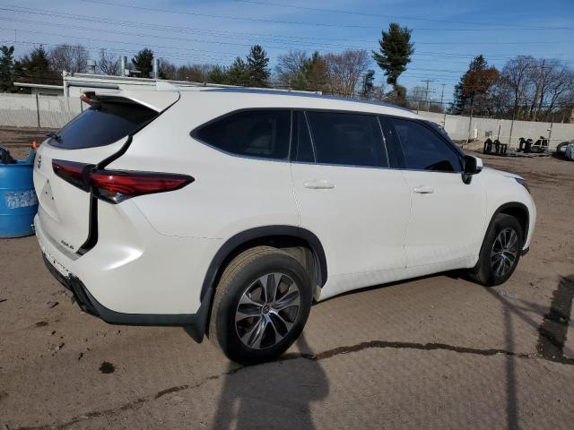 Obraz 3 z 2021 TOYOTA HIGHLANDER XLE 2021 z VIN 5TDGZRBH1MS132179
