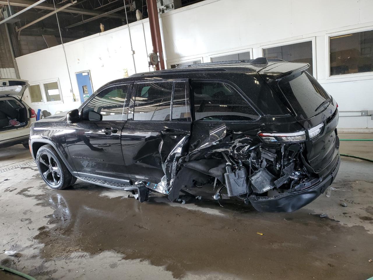 Изображение 2 2023 JEEP GRAND CHEROKEE LAREDO 2023 с VIN 1C4RJHAG3PC521821