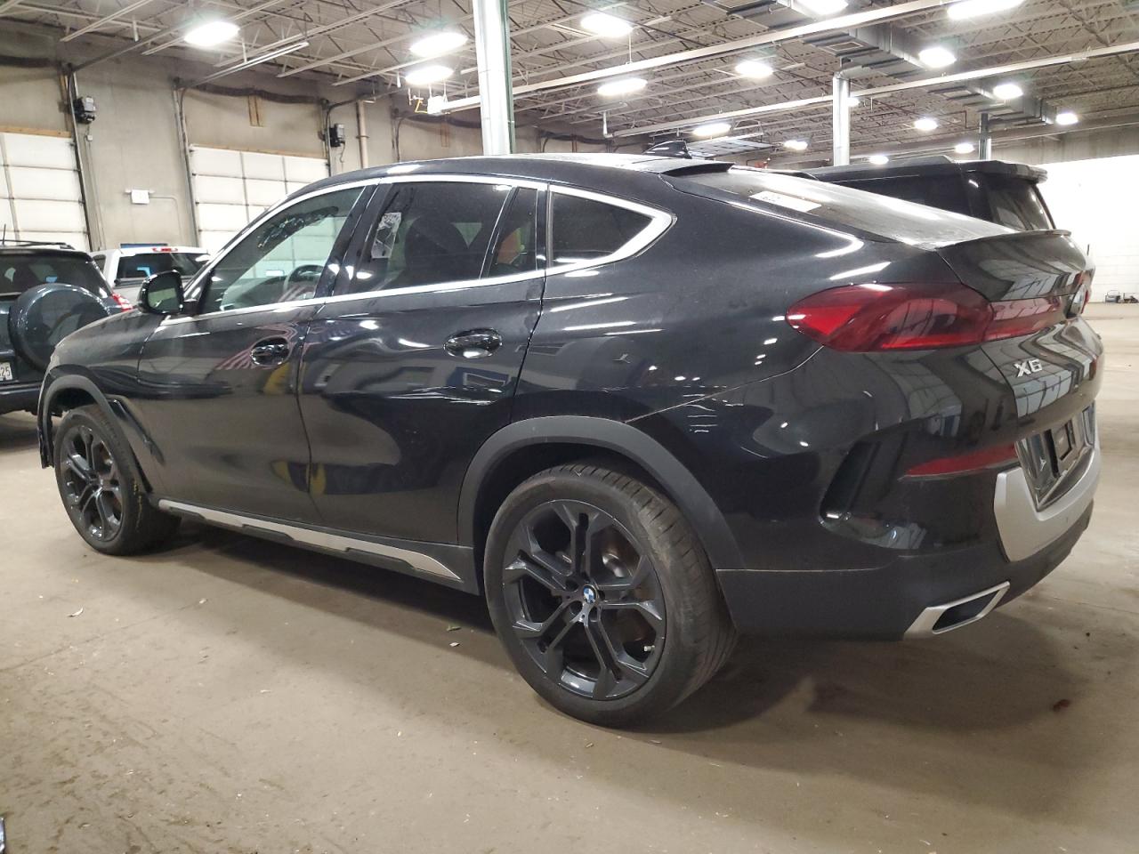 Obraz 2 z 2022 BMW X6 XDRIVE40I 2022 z VIN 5UXCY6C09N9N21451