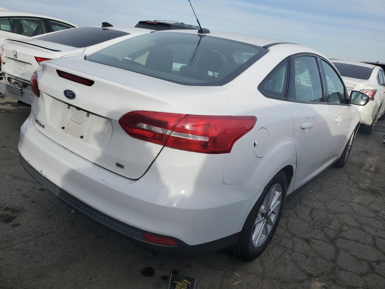 Изображение 3 2015 FORD FOCUS SE 2015 с VIN 1FADP3F23FL206109