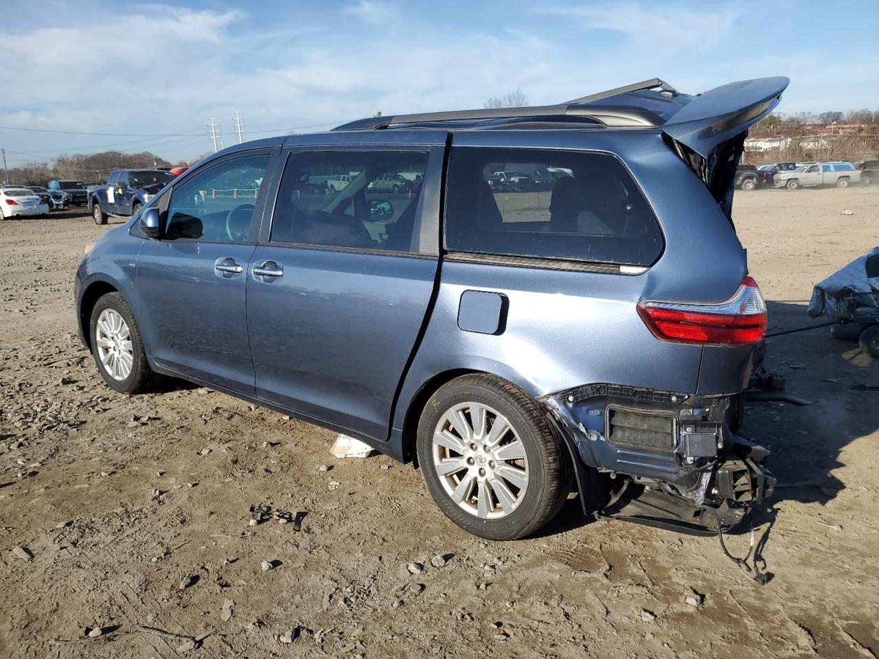 Obraz 2 z 2017 TOYOTA SIENNA XLE 2017 z VIN 5TDDZ3DC2HS177073
