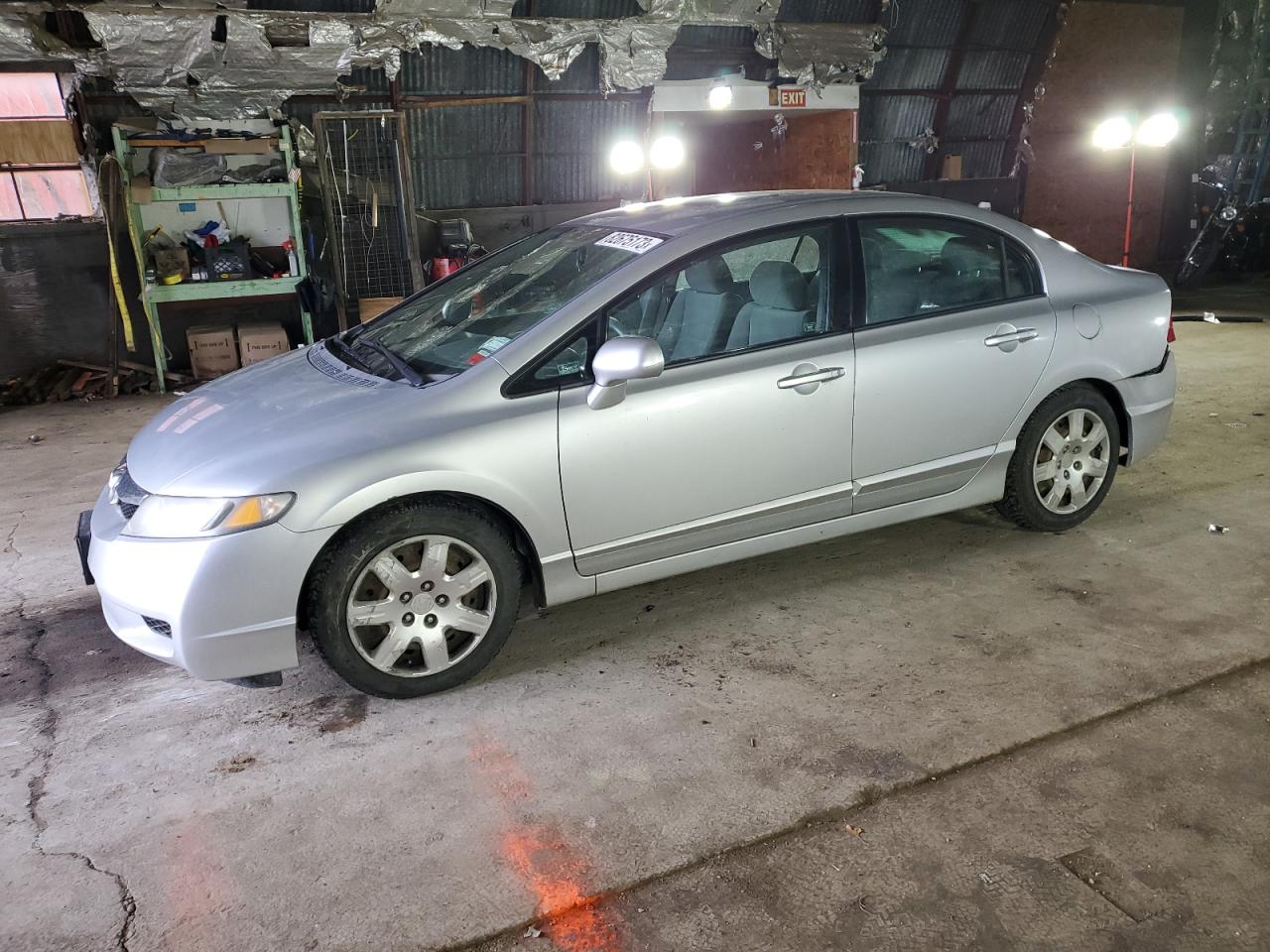Obraz 1 z 2010 HONDA CIVIC LX 2010 z VIN 2HGFA1F5XAH534489