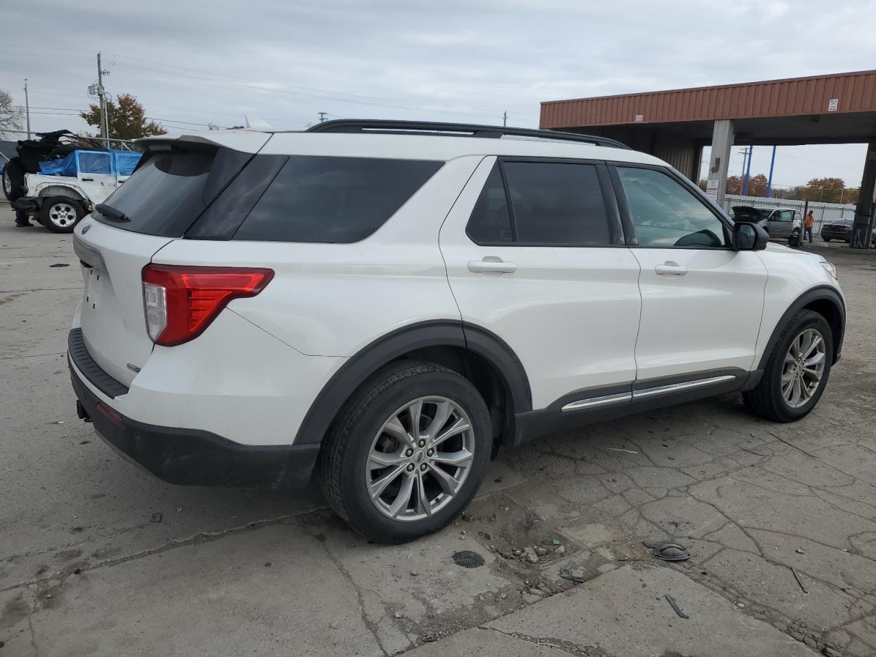 Image 3 of 2020 FORD EXPLORER XLT 2020 with VIN 1FMSK8DH6LGA51270