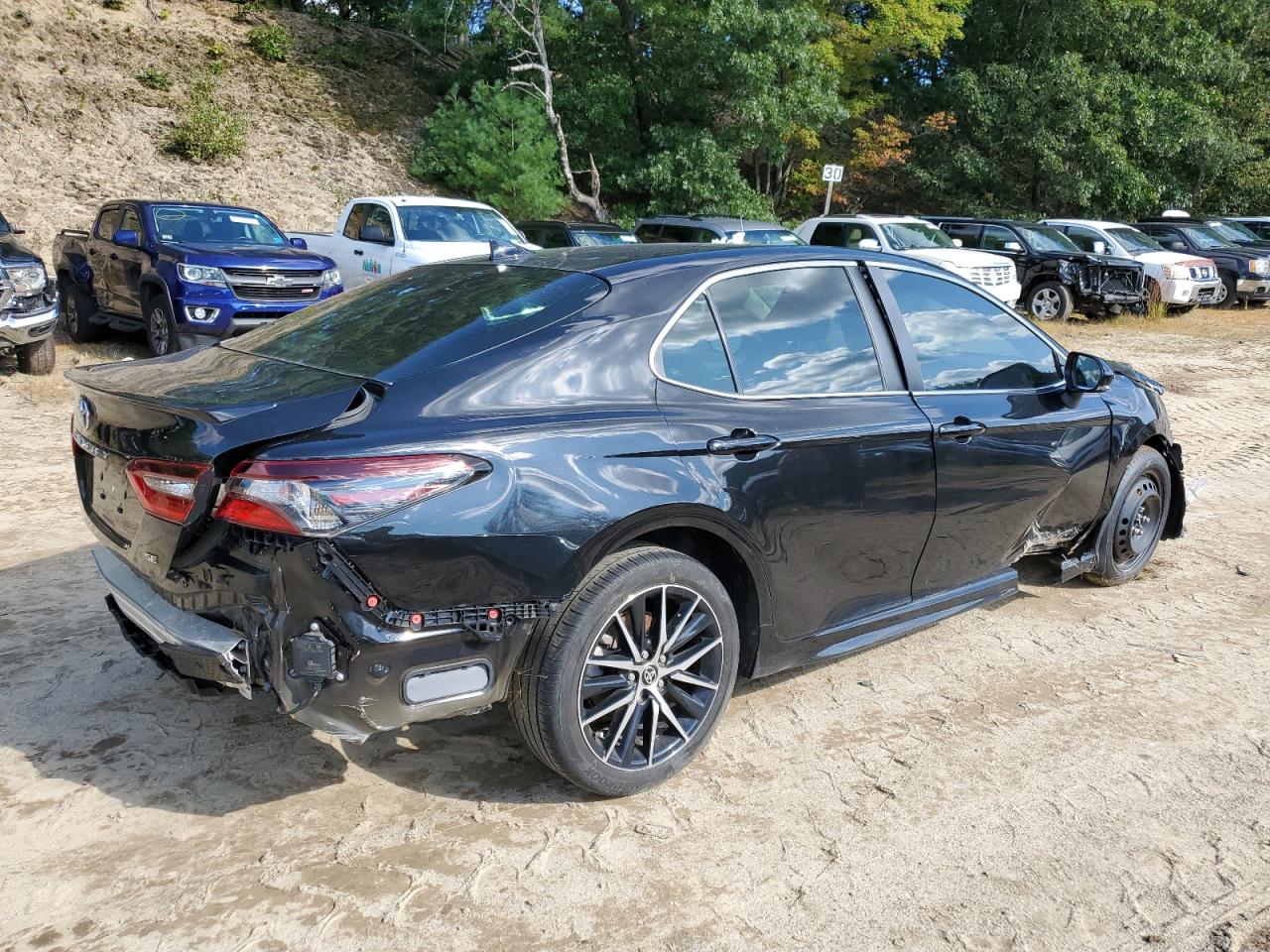 Obraz 3 z 2021 TOYOTA CAMRY SE 2021 z VIN 4T1G11AK2MU470302