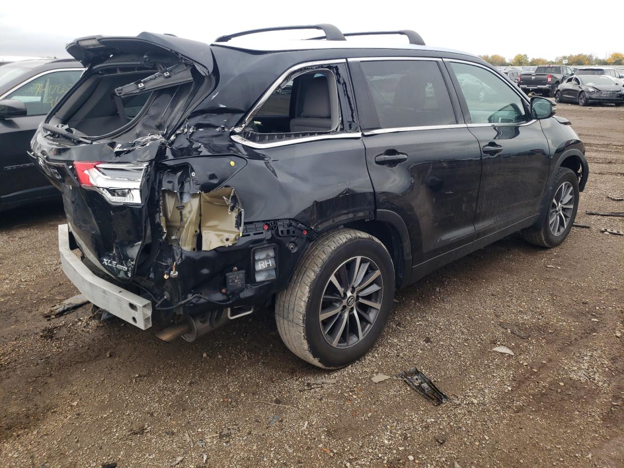 Obraz 3 z 2019 TOYOTA HIGHLANDER SE 2019 z VIN 5TDJZRFH8KS612457