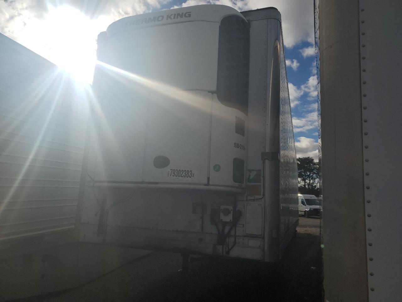 Image 2 of 2010 UTILITY                     TRAILER 2010 with VIN 1UYVS2531AU882726