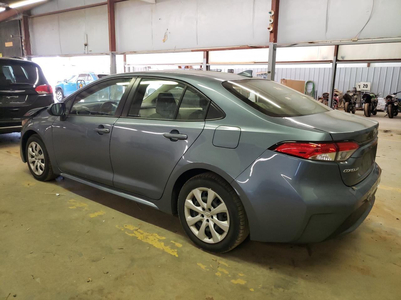 Image 2 of 2020 TOYOTA COROLLA LE 2020 with VIN JTDEPRAE8LJ051552