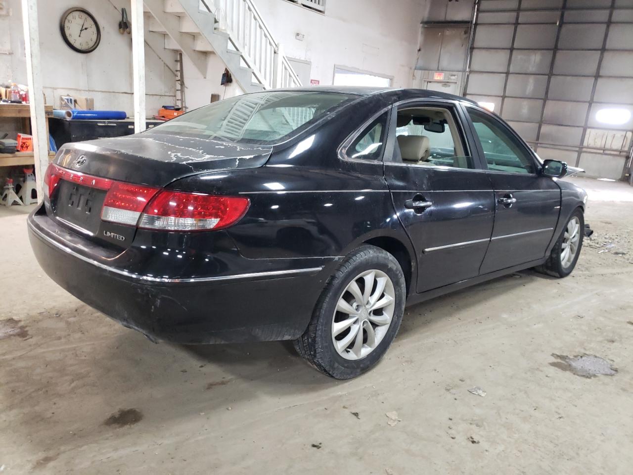 Image 3 of 2006 HYUNDAI AZERA SE 2006 with VIN KMHFC46F36A132026