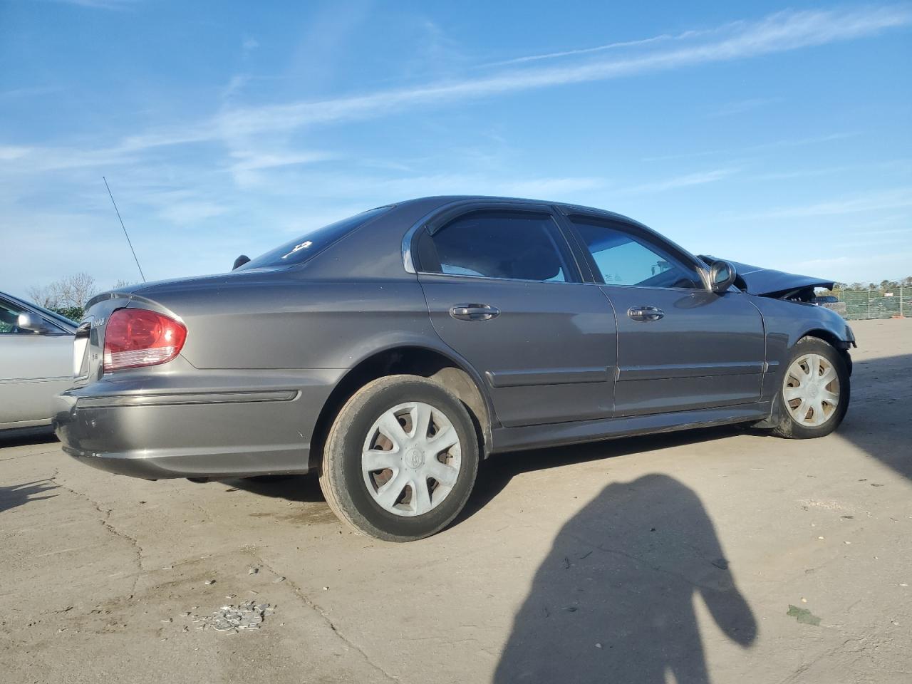 Image 3 of 2004 HYUNDAI SONATA GL 2004 with VIN KMHWF25S44A078842