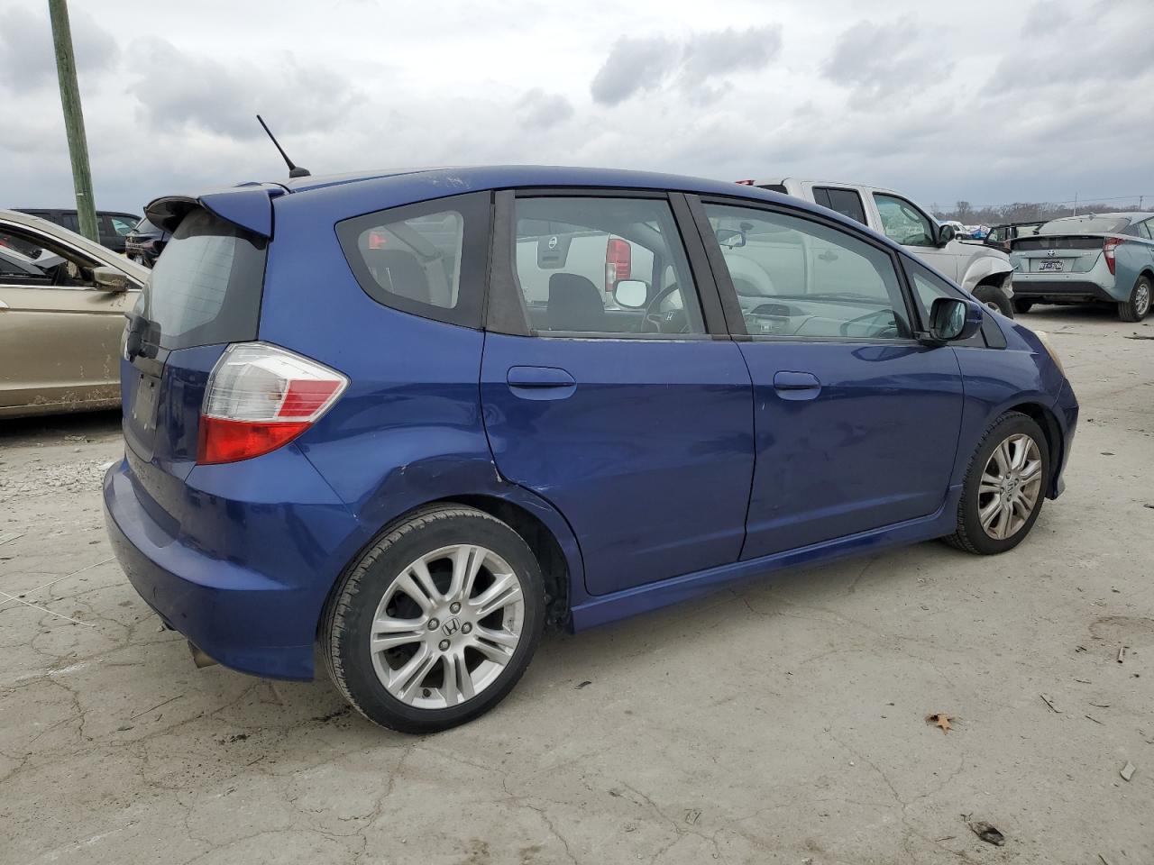 Image 3 of 2011 HONDA FIT SPORT 2011 with VIN JHMGE8H59BC007205