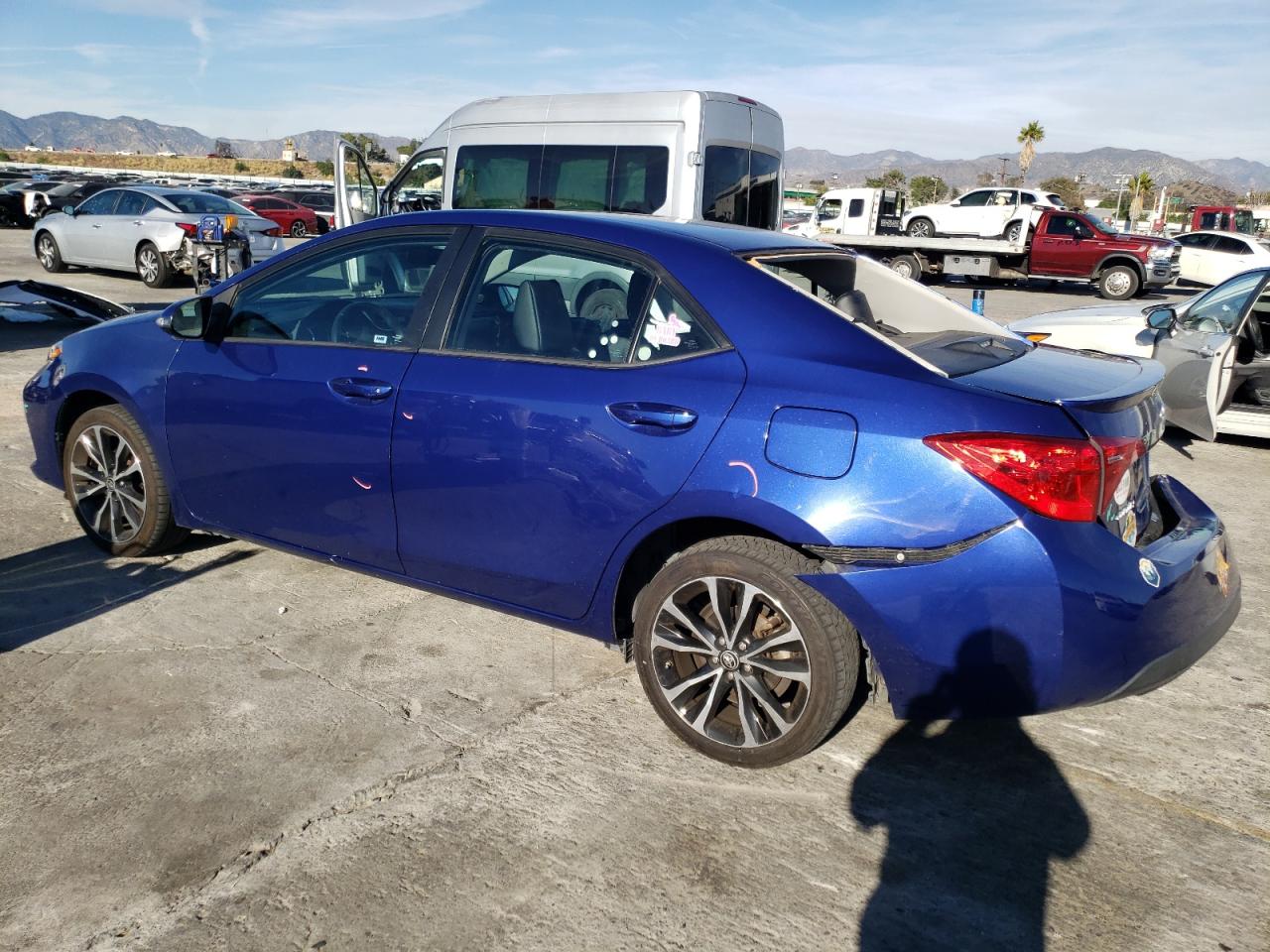 Изображение 2 2017 TOYOTA COROLLA L 2017 с VIN 5YFBURHE2HP731628