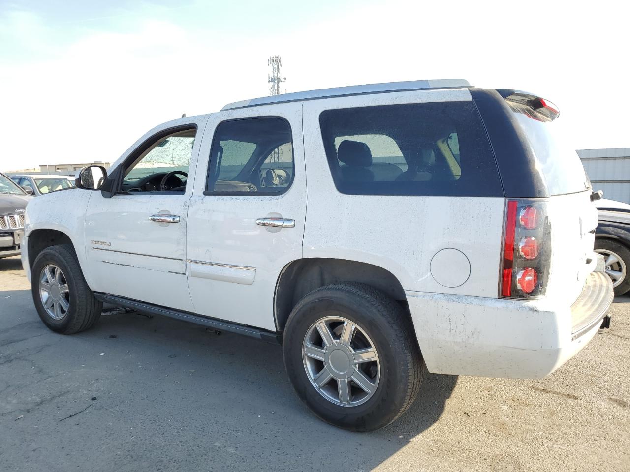 Image 2 of 2007 GMC YUKON DENALI 2007 with VIN 1GKFK63817J284630