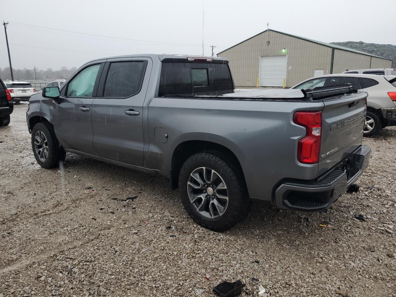 Изображение 2 2021 CHEVROLET SILVERADO K1500 RST 2021 с VIN 1GCUYEED4MZ352342