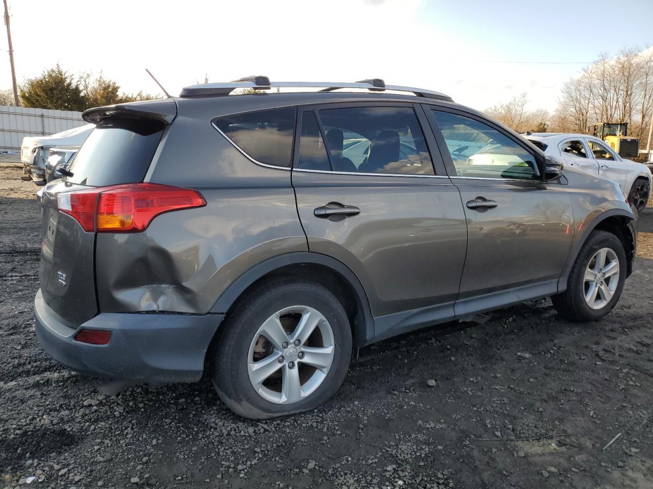 Obraz 3 z 2014 TOYOTA RAV4 XLE 2014 z VIN 2T3RFREV3EW214532